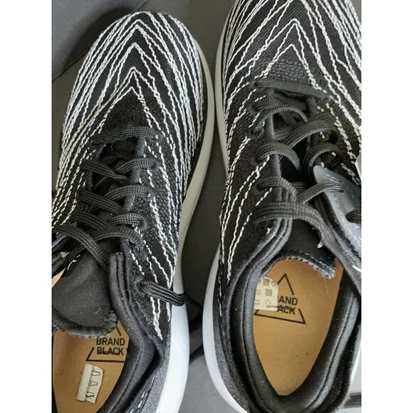 Brandblack Black Tarantula Runner Sneaker Vibram Sole Women's Size 8 NEW - Picture 6 of 7